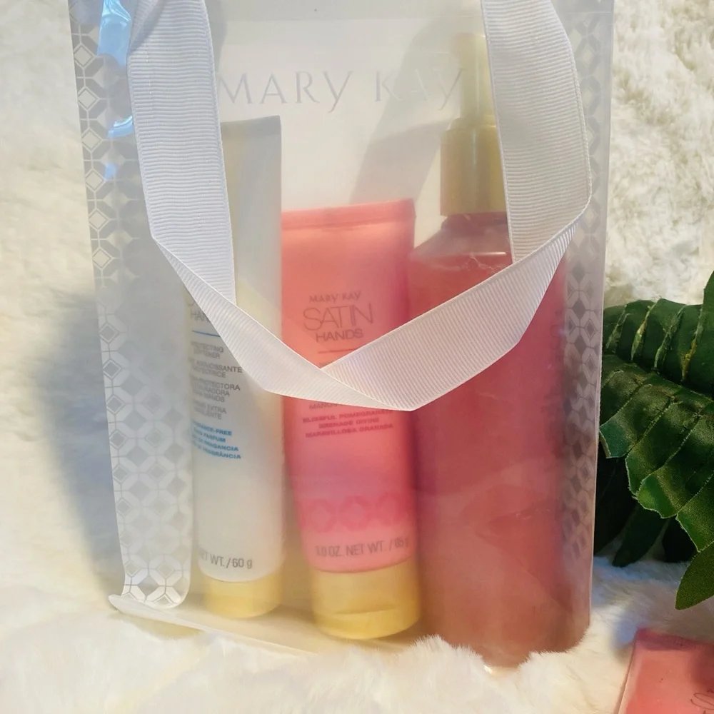 Mary Kay Limited-Edition† White Tea & Citrus Satin Hands Set
